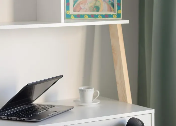 Praga With Parking By Renters