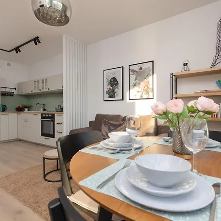 Praga With Parking By Renters Apartman