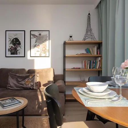 Apartment Praga With Parking By Renters *