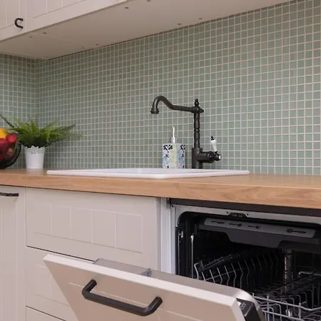 Praga With Parking By Renters