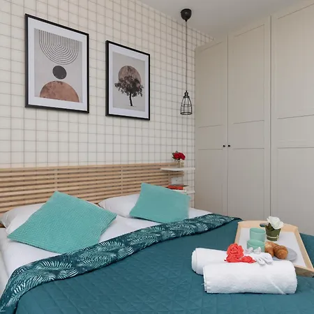 Praga With Parking By Renters * Varşova