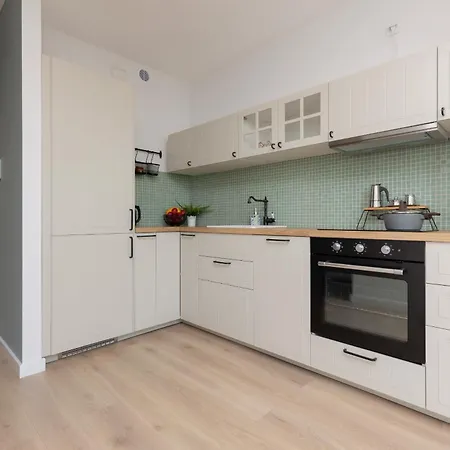 Praga With Parking By Renters Daire Varşova